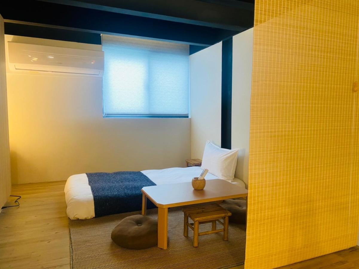 捉鳳凰 台南百年老宅包棟導覽民宿系列catchphoenix Centennial Guesthouse Buitenkant foto