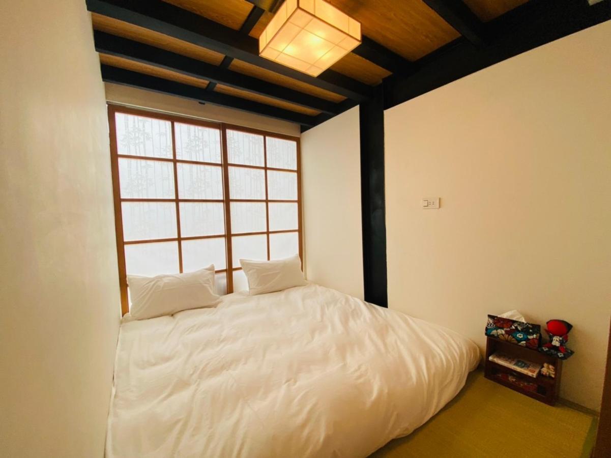 捉鳳凰 台南百年老宅包棟導覽民宿系列catchphoenix Centennial Guesthouse Buitenkant foto