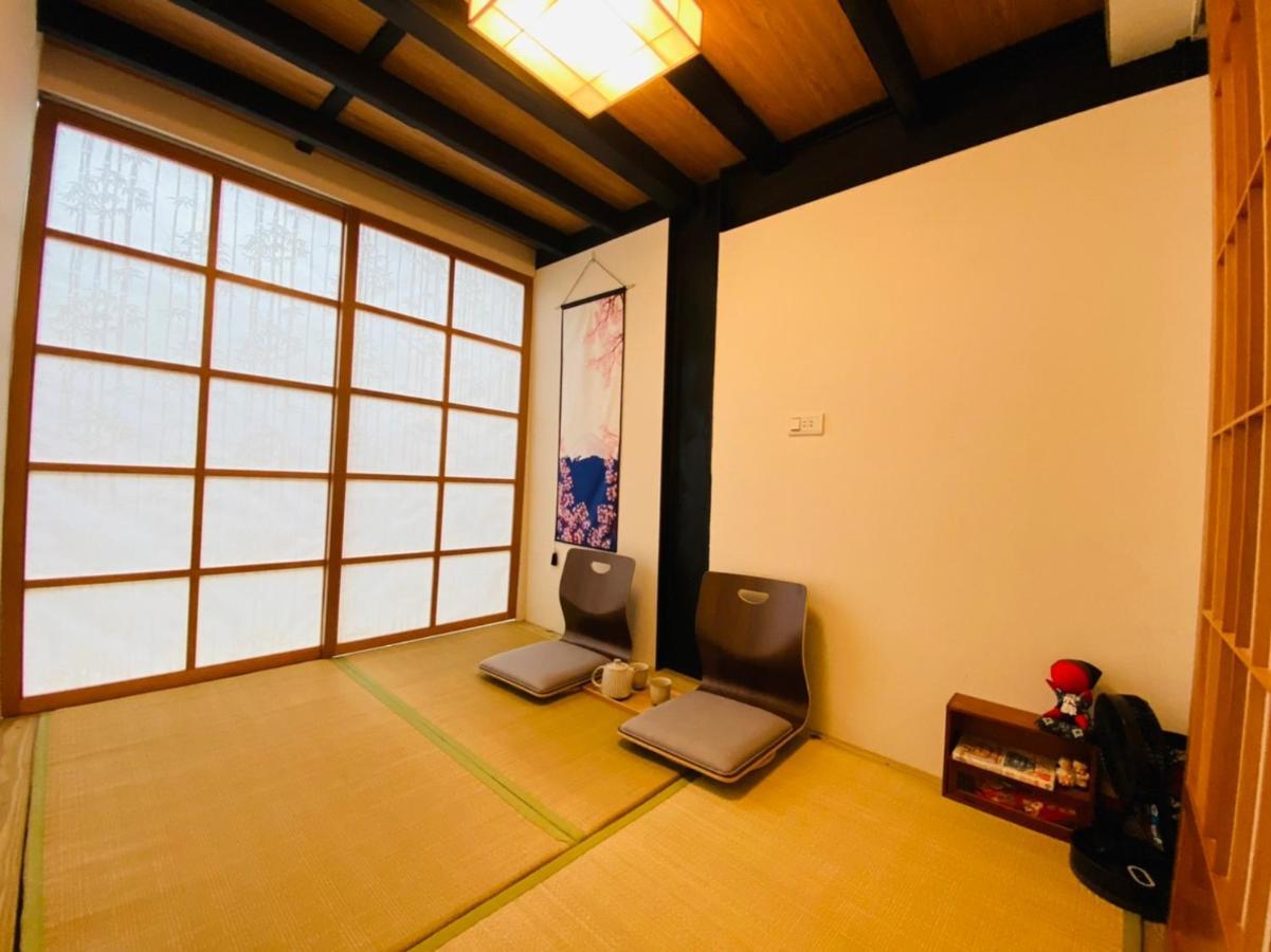 捉鳳凰 台南百年老宅包棟導覽民宿系列catchphoenix Centennial Guesthouse Buitenkant foto