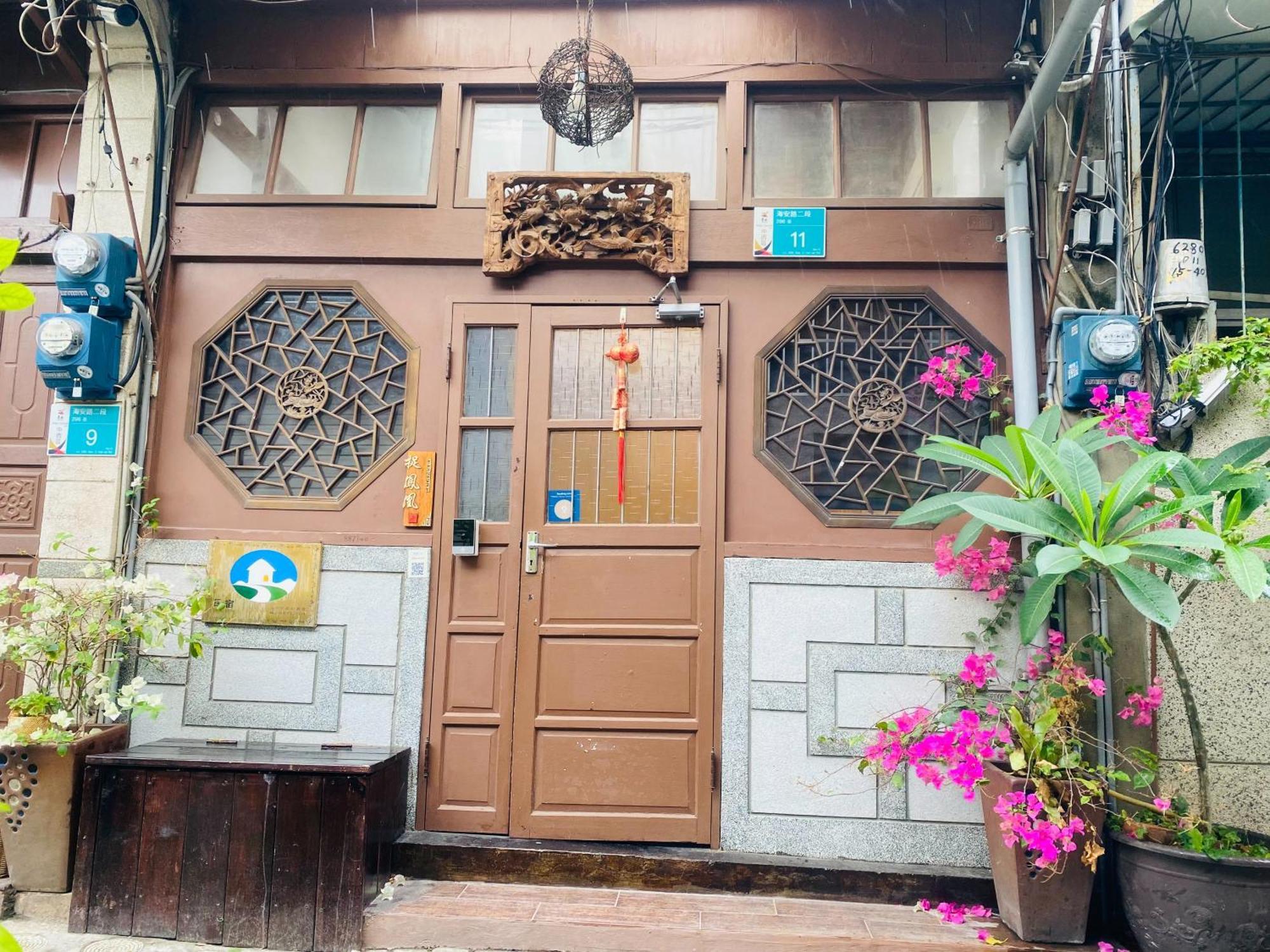 捉鳳凰 台南百年老宅包棟導覽民宿系列catchphoenix Centennial Guesthouse Buitenkant foto